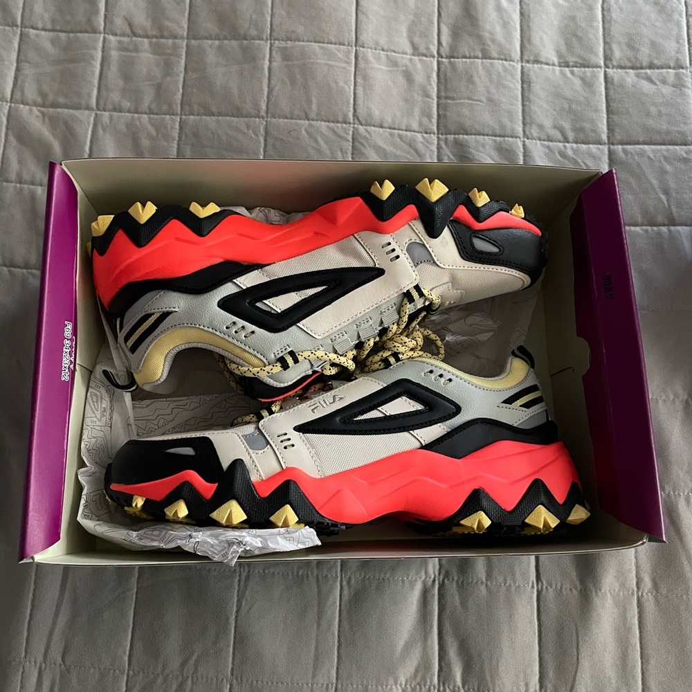 🆕 Women's Oakmont TR Sneakers - Picture 2 of 5